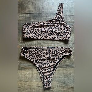 Nasty Gal Animal Print one shoulder Bikini Set. Women’s Size 8